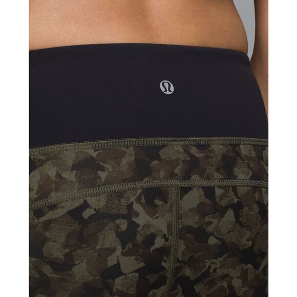 Lululemon Run Top Speed Crop Full On Luxtreme Mystic Jungle Fatigue Camo Size 4 - Picture 9 of 16